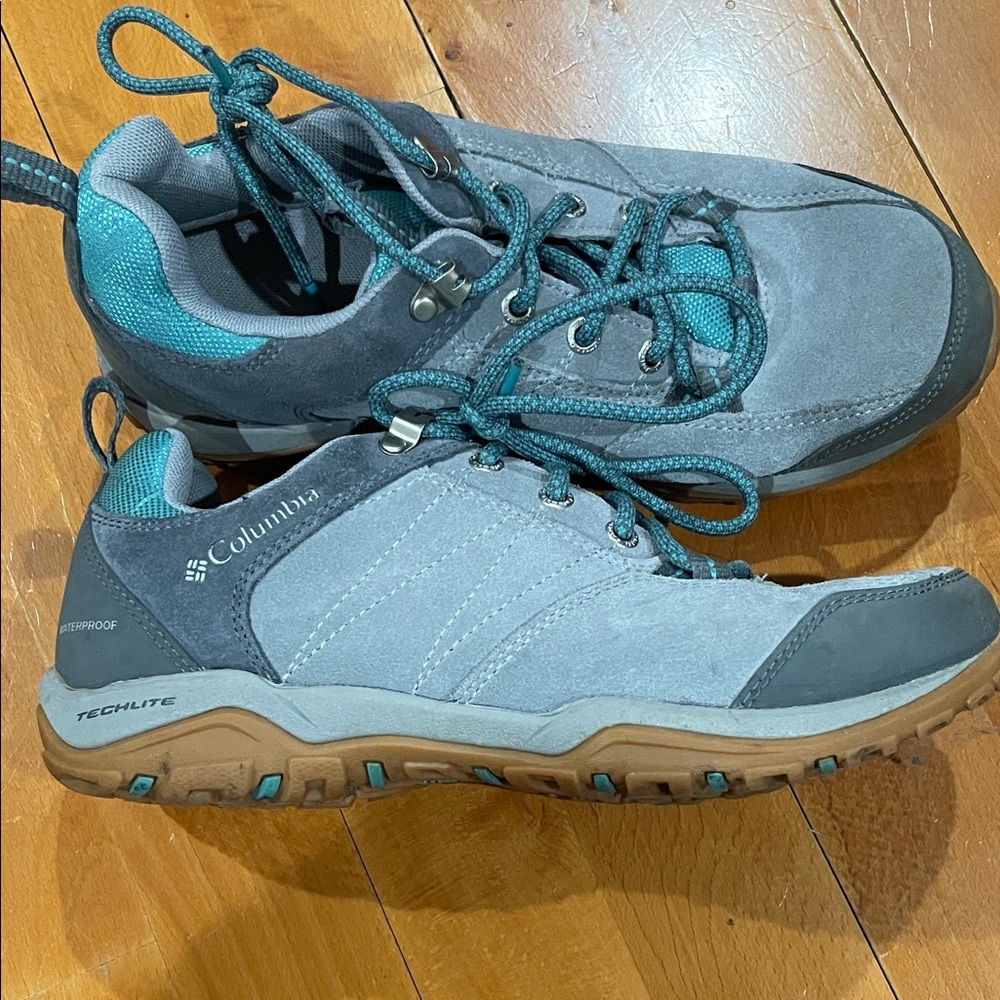 Columbia Women's Gray and Teal Athletic Shoes